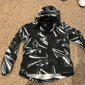 Running windbreaker size small